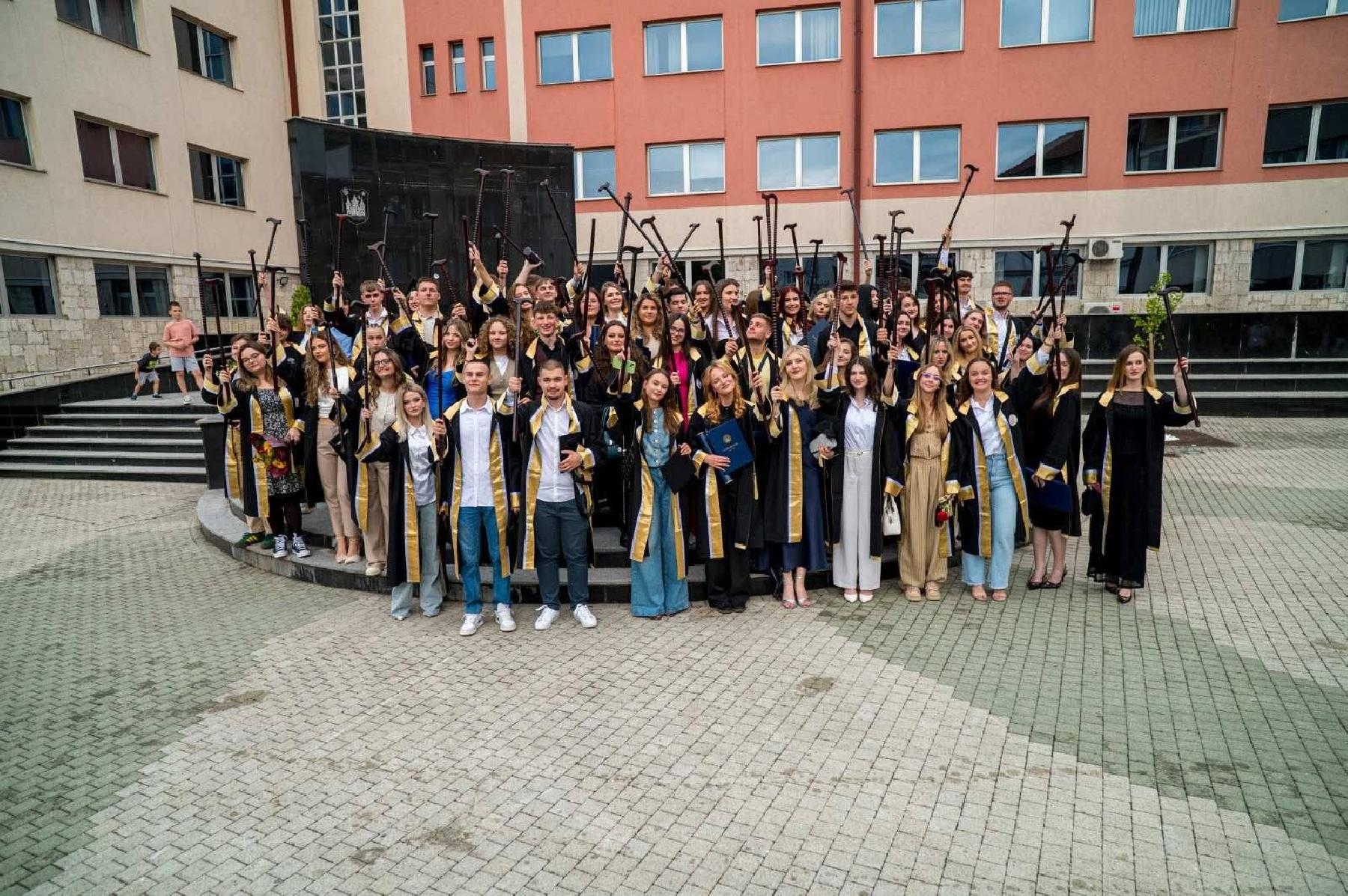 Sto generacija Gimnazije Bihać