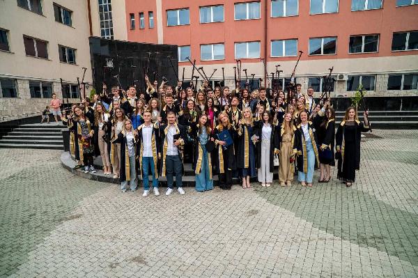 Sto generacija Gimnazije Bihać